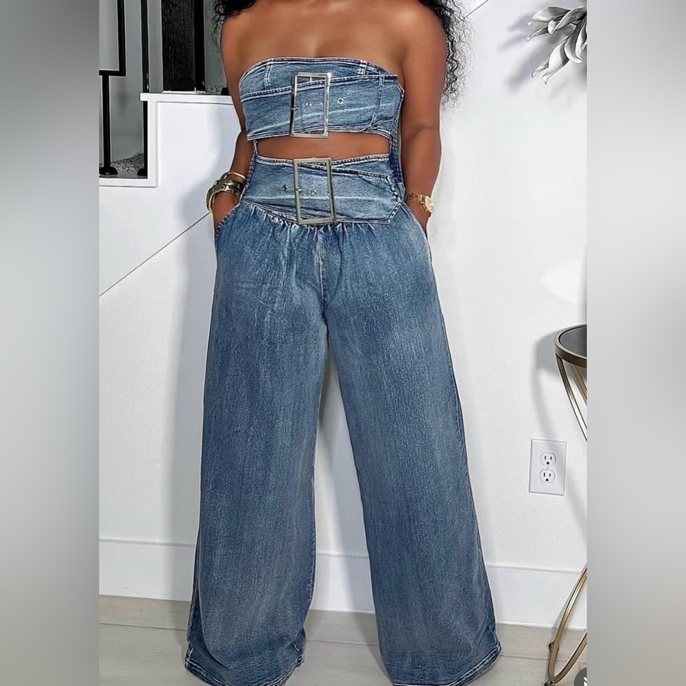 Stylish Denim Jumpsuit with Belted Detail